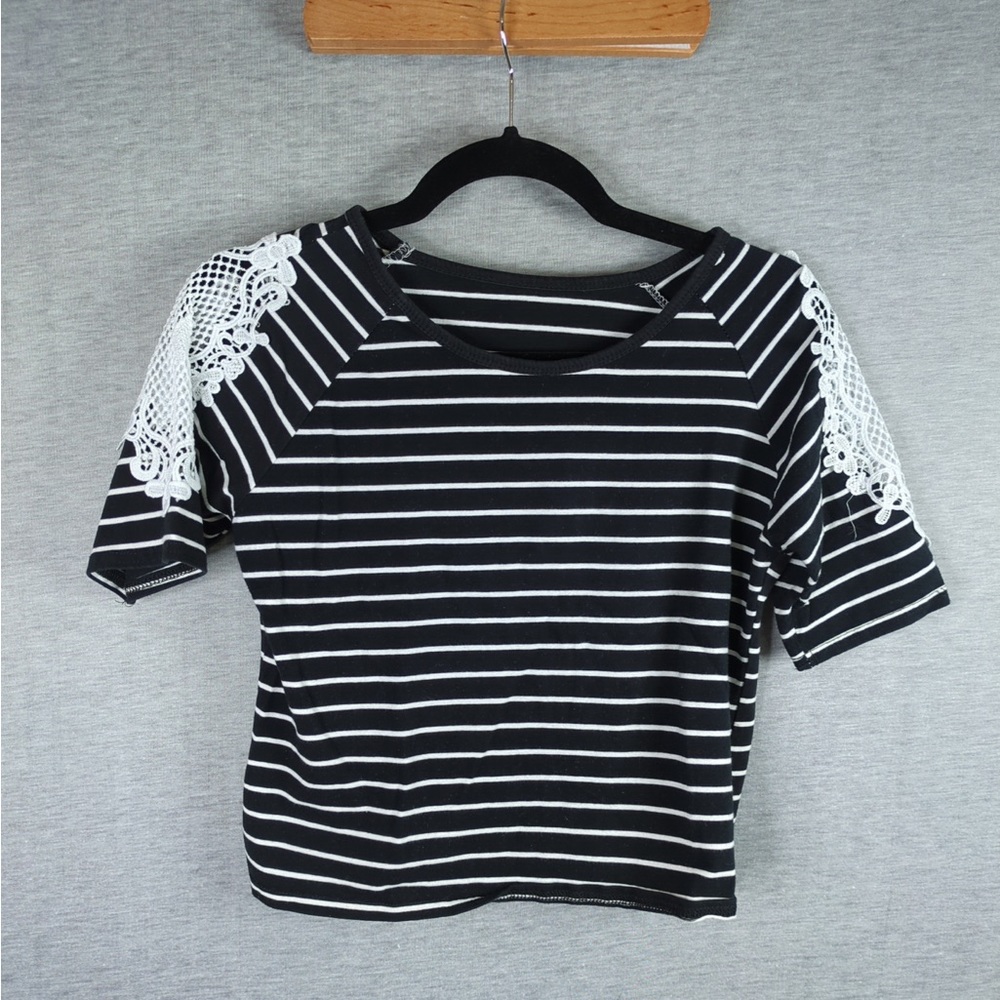 Black & White Striped Lace Shoulder Crop Top - Women